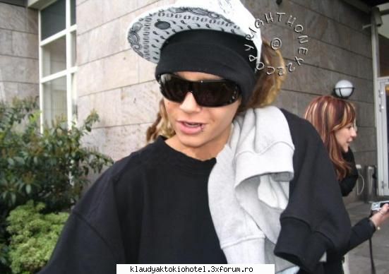 tom!!!!!!!!!!!! ce sthitzi despre kaulitz 2??????? - inafara faptului k este sweet la fel k shi - TOM